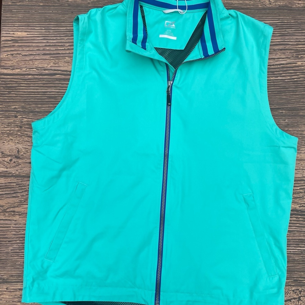 New Cutter & Buck men’s weathertec Vest